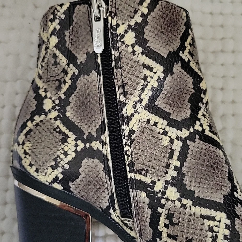 Gray Animal Print - Picture 6 of 8